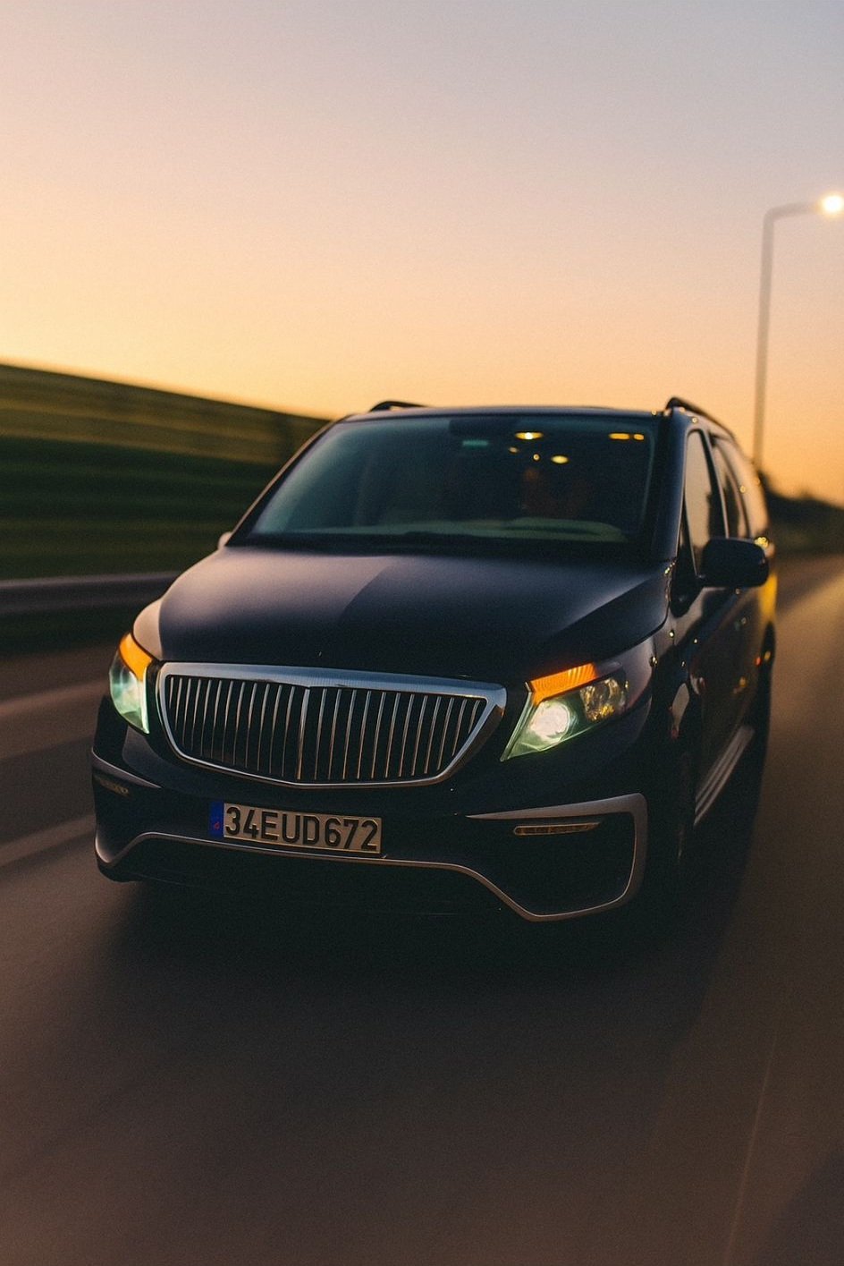 Mercedes Vito havalimanı transfer aracı yan görünüm - VIP şoförlü